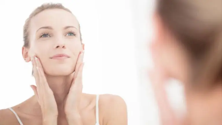 Esta vitamina que revitaliza la piel y combate la flacidez en los brazos y las piernas