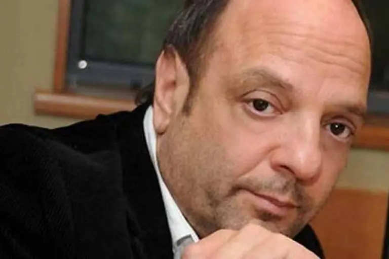 Ordenan a Baby Etchecopar a tratar la violencia de género en su programa de radio