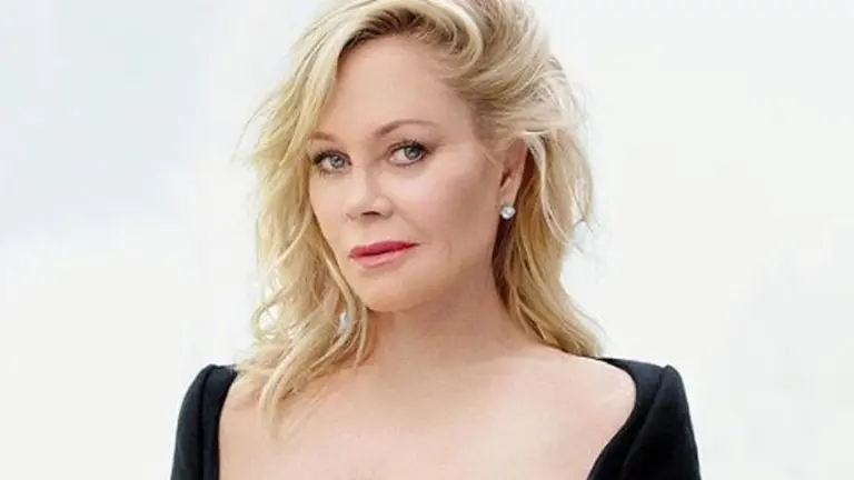Melanie Griffith pasó por el quirófano y está irreconocible