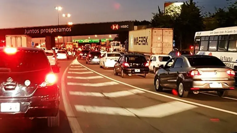 La Ruta 2 estuvo colapsada más de tres horas por un piquete en kilómetro 46