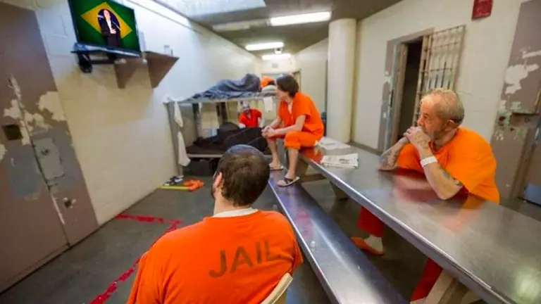 Papelón: se descubrió que era falsa la foto de Lula Da Silva en la cárcel viendo la asunción de Bolsonaro