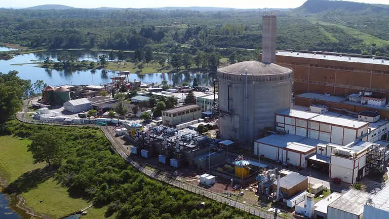 Volvió a operar la central nuclear Embalse tras una inversión de 2.140 millones de dólares