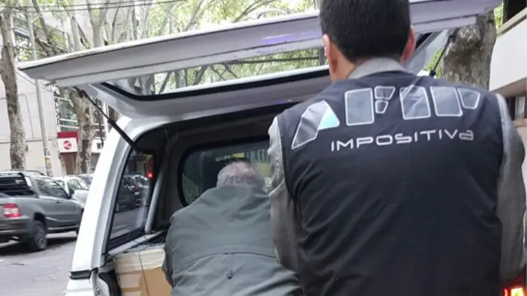 Embargan embarcaciones e inmuebles y secuestran vehículos en una causa por evasión previsional de $15 millones