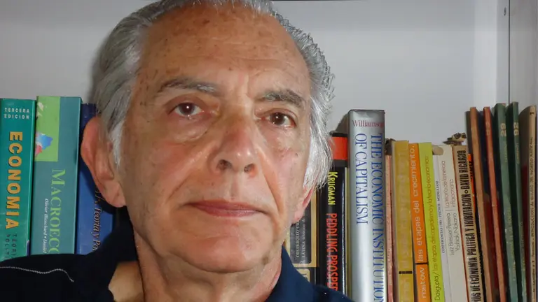 Para Beker, la economía "está en terapia intensiva"