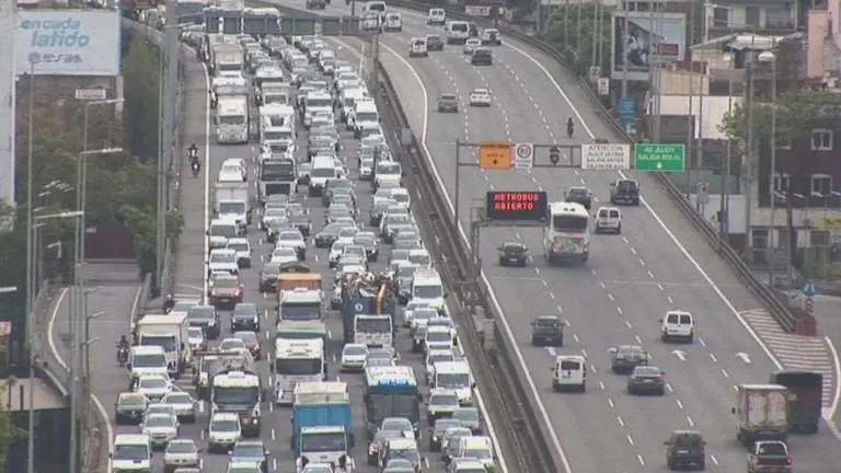 Los argentinos usan cada vez menos el auto con una caída promedio de 2.500 kilómetros desde 2012