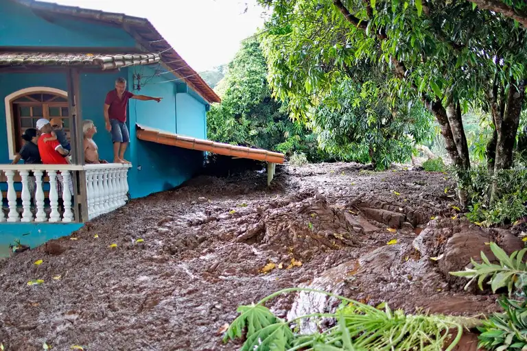 Tragedia en Brasil: así avanza la desesperada búsqueda de más de 300 desaparecidos