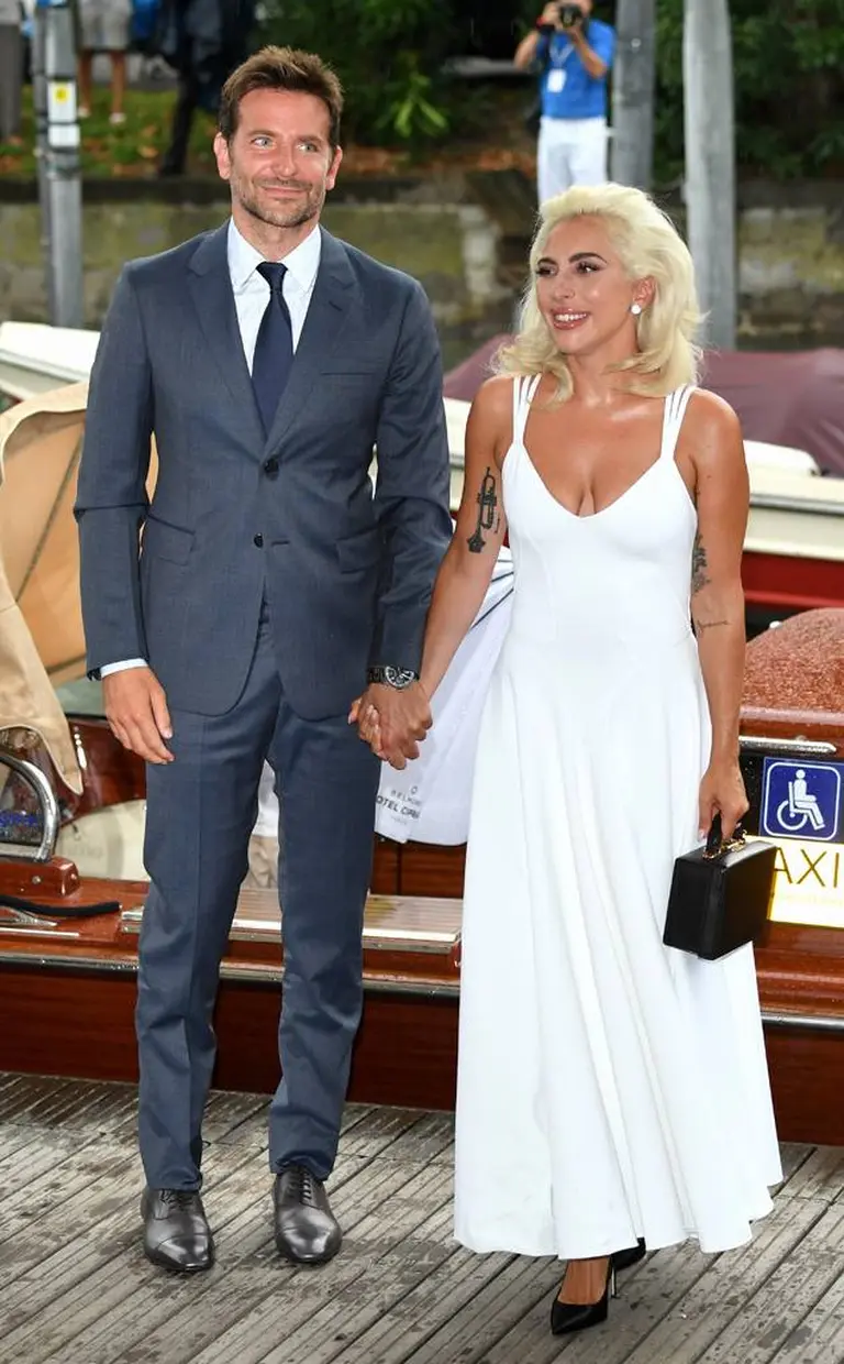 Video: Lady Gaga y Bradley Cooper cantan y sorprenden al público en Las Vegas