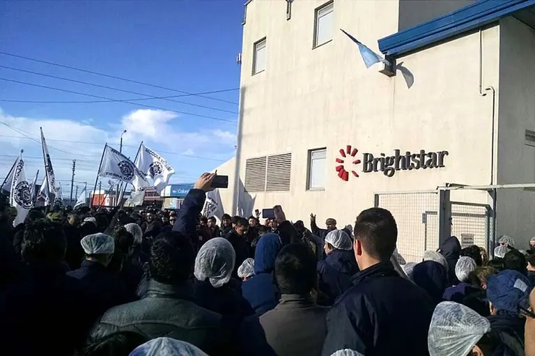 Sigue el éxodo:  Brightstar vendió sus plantas por u$s1 y se va de la Argentina