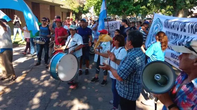 Crisis en alimenticia La Colina: peligran 800 empleos por posible cierre