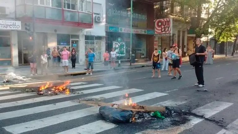 Ola de reclamos tras el apagón: indemnización por roturas, por gastos de hotel y por daño moral