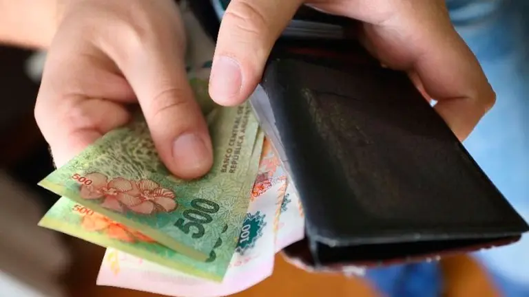 Empresas presupuestan aumentos de sueldo de 16,5% para personal fuera de convenio en el primer semestre