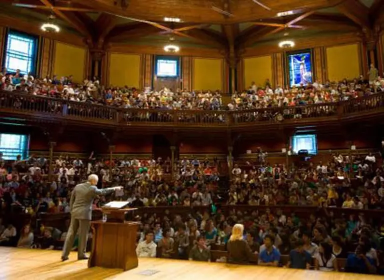 Una mexicana menor de edad es la persona más joven en ingresar a un posgrado de Harvard