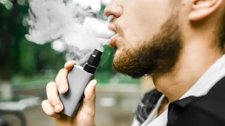 El e-cigarette aumenta el riesgo de neumonía igual que el cigarrillo tradicional