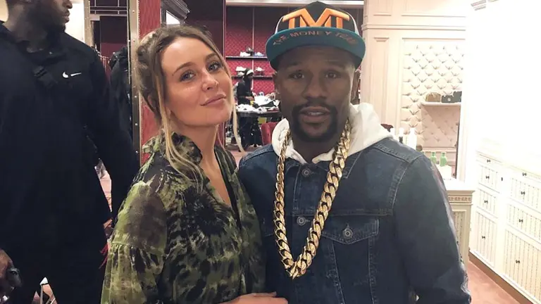 Quién es la "bomba" argentina dejó nocaut a Floyd Mayweather