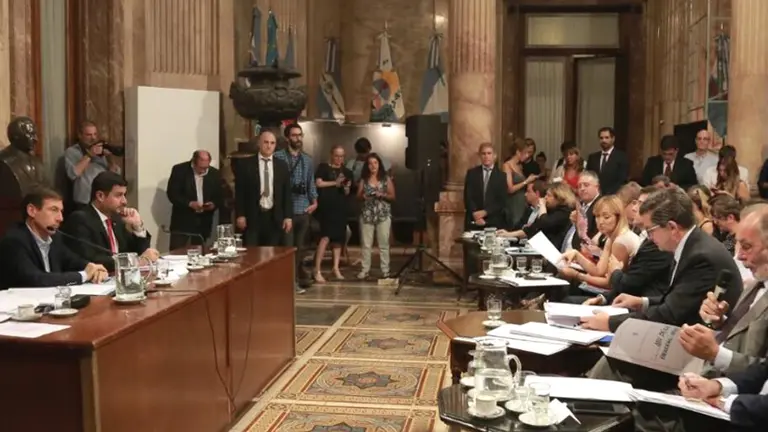 La oposición le asestó el primer golpe al Gobierno por el DNU de extinción de dominio