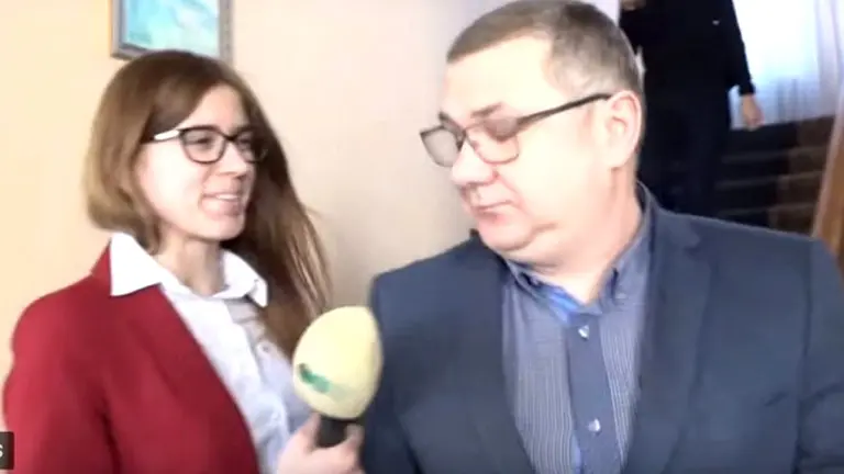 Papelón: funcionario activó un video porno en plena junta