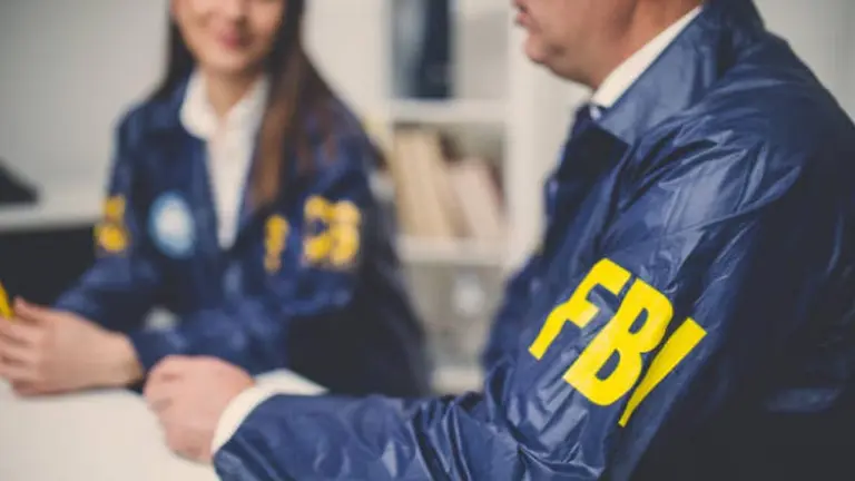 ¿Cómo comunicar cuando no te quieren escuchar?: 7 secretos de un espía del FBI