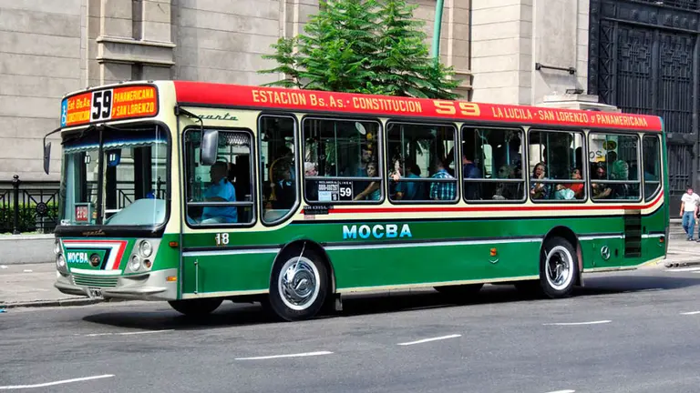 Cierra la mayor fábrica de carrocerías para colectivos del país: habrá unos 600 despidos