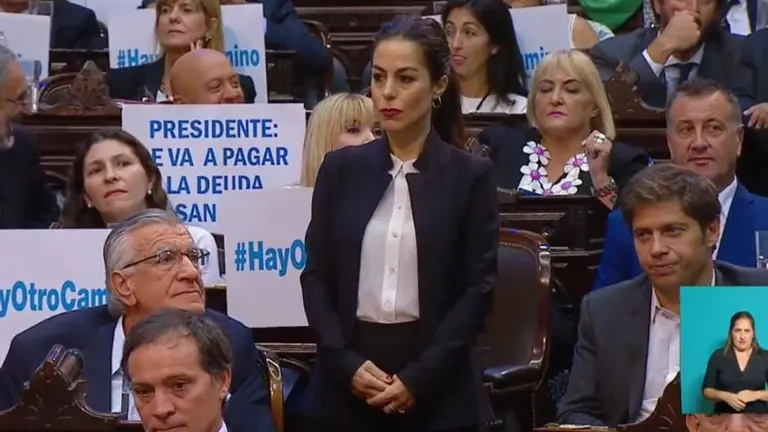 La "falsa diputada" amenaza con volver al Congreso: "Si no hay banca, llevo silla plegable"