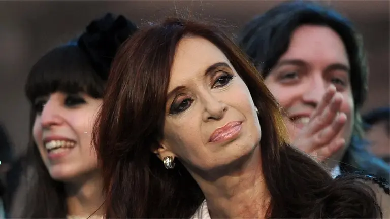 Cristina Kirchner ya prepara su regreso con "Sinceramente" en la Feria del Libro