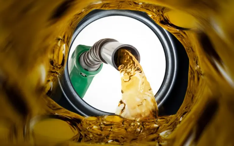 Tres nuevas marcas de naftas pelean el mercado de combustibles local que hoy domina YPF