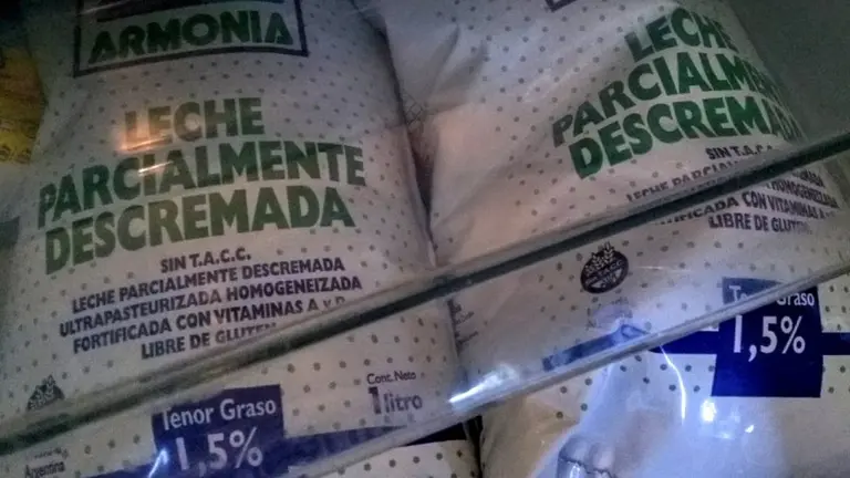 La leche más barata no está en las góndolas de los supermercados