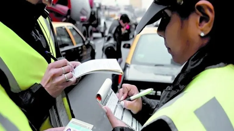 "Volver al futuro", a la argentina: tuvo que pagar una multa que todavía no cometió