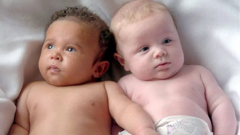 Insólito: engañó a su esposo y dio a luz a mellizos de diferentes padres