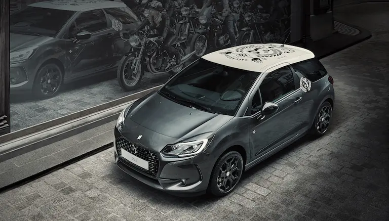 Rodeado de motos, DS presenta el nuevo DS3 Café Racer