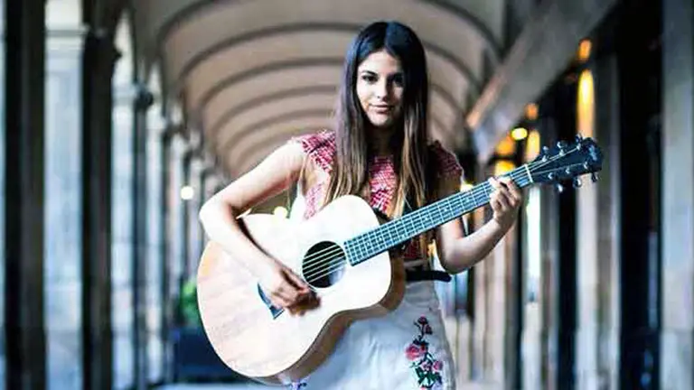 Crean con inteligencia artificial una canción de una chica que murió después de sufrir ciberacosos