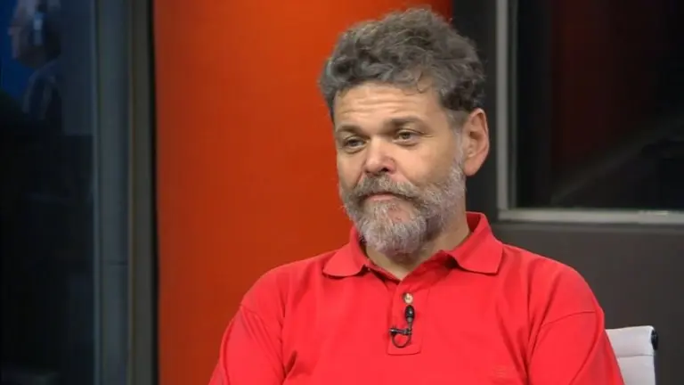 Alfredo Casero, desde España: "Voy a volver para disfrutar cómo se comen el polvo estos hijos de puta"