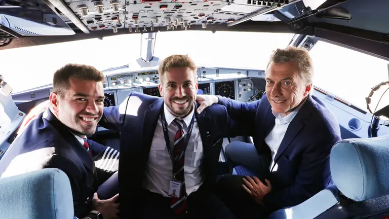 Macri afirmó que el Gobierno mantiene el desafío de que Aerolíneas sea una empresa "sustentable"