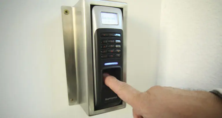 Aerolíneas Argentinas despidió a seis empleados que falsificaban su ingreso con dedos de silicona