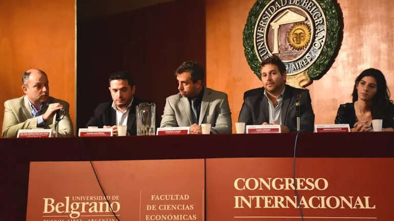 Alejandro Einstoss, director del Centro de Estudio de la Regulación Económica de los Servicios Públicos de la UB; Ramiro Castiñeira, economista jefe de Econométrica; Federico Furiase, director de Eco Go; Guido Lorenzo, director de LCG, y Bárbara Guerezta,