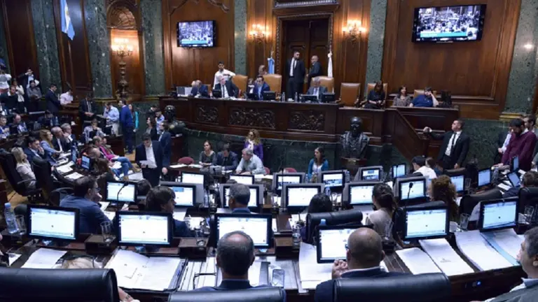 Polémica: legisladores oficialistas sancionan proyecto para edificar once torres donde estuvo el Albergue Warnes