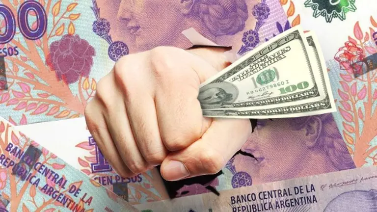 ¿Vuelve el dólar "barato"?: el tipo de cambio real está aún 21% arriba que al inicio de la crisis de 2018