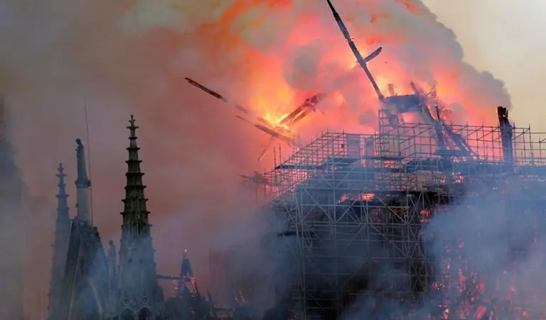 Un cortocircuito habría sido la causa del incendio en la Catedral de Notre Dame