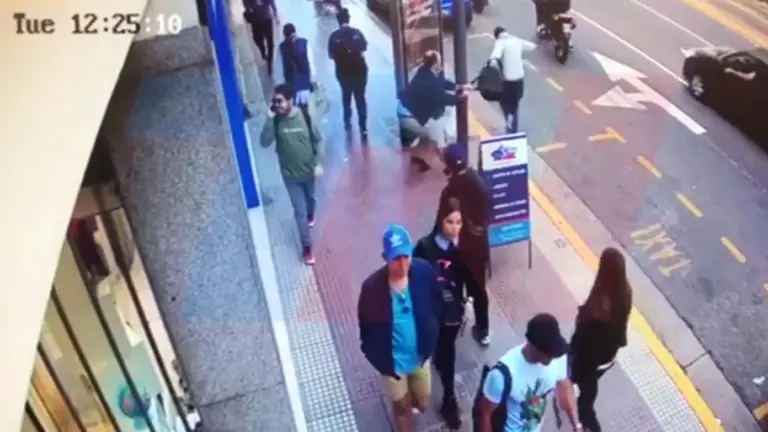 Video: violento ataque motochorro en pleno barrio de Recoleta