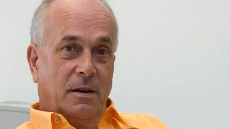 "Tener los bancos cerrados es una excusa para controlar el dólar blue y poder emitir"