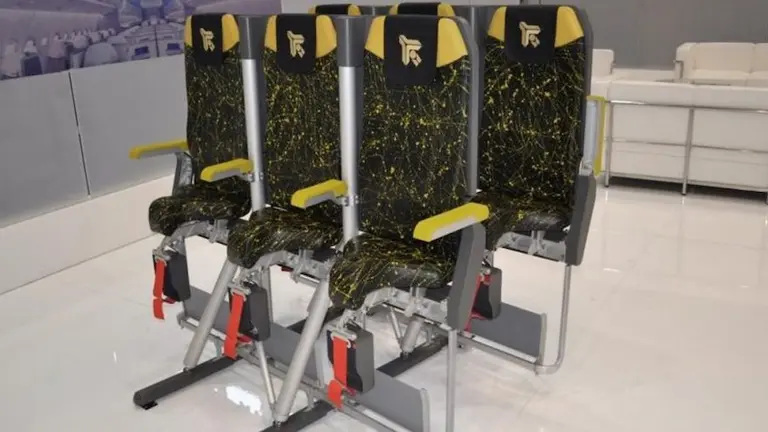 Más baratos: ¿Está preparado para viajar de pie en los aviones?