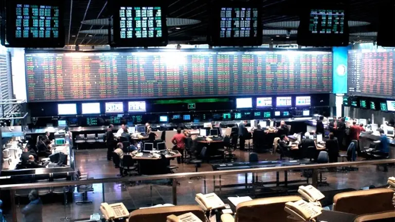 Financial Times: "Tras elecciones, Argentina aturde a los expertos en mercados emergentes"