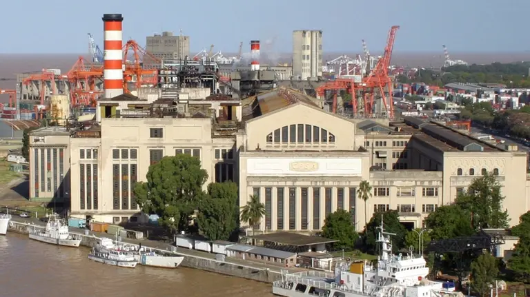 La mayor generadora de energía del país busca evitar el default