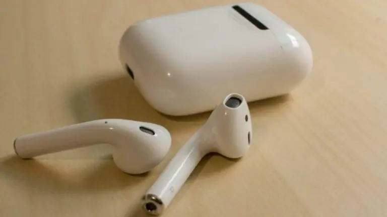 Un hombre se tragó un auricular mientras dormía y oía sonidos desde su estómago