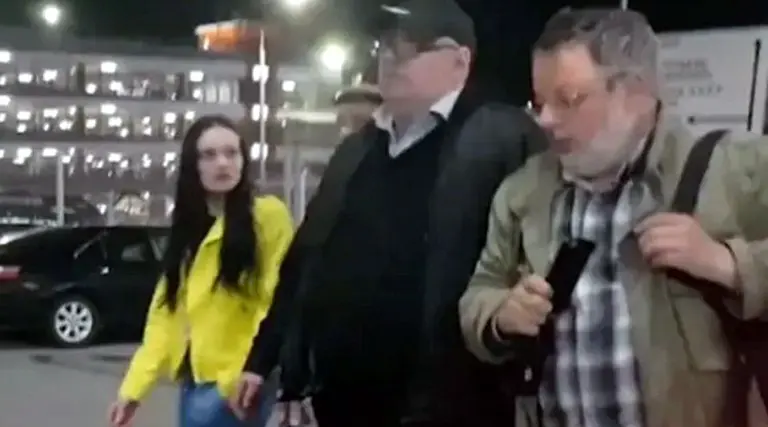 Avión incendiado en Rusia: pasajero bloqueó la salida para recuperar su equipaje