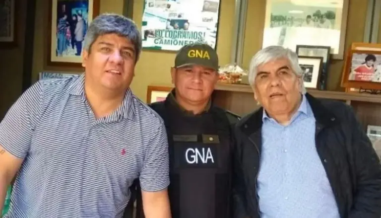 Bullrich echó al gendarme "cholulo" que se sacó foto con Moyano en el allanamiento