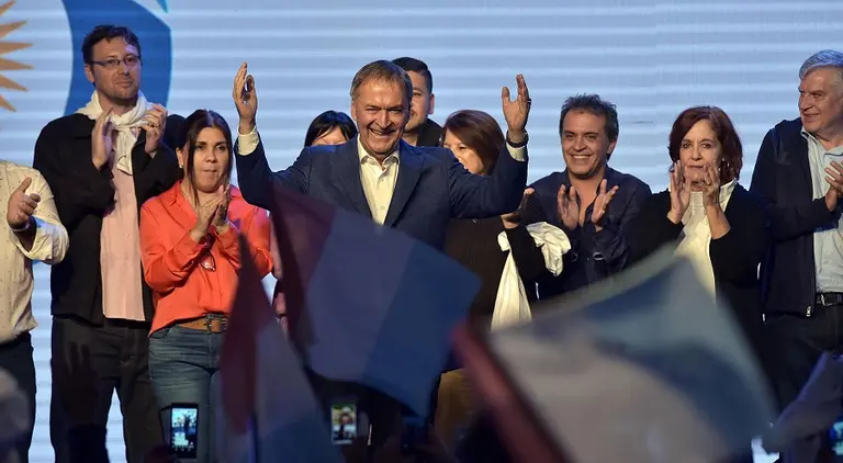 En su noche triunfal, Schiaretti posiciona al peronismo federal y toma distancia del kirchnerismo