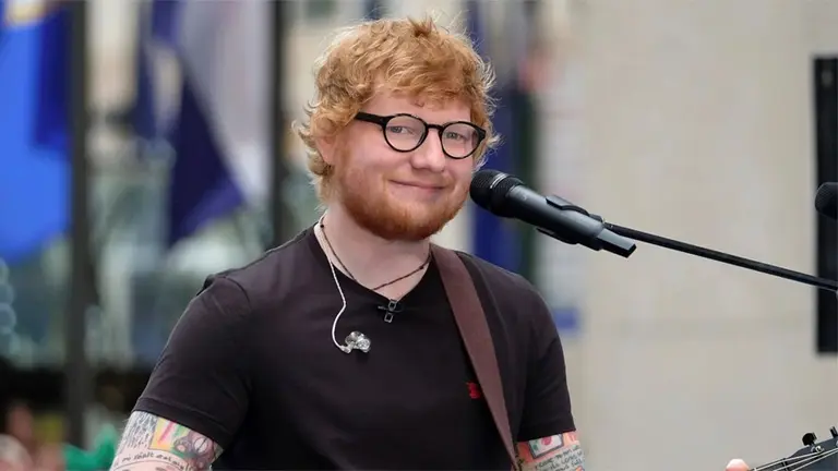 Ed Sheeran dobló su fortuna en 2018 y supera a emblemáticos músicos británicos