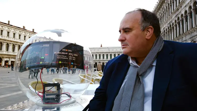 "Arte crypto": un artista argentino expone en la Bienal de Venecia una obra hecha con bitcoins
