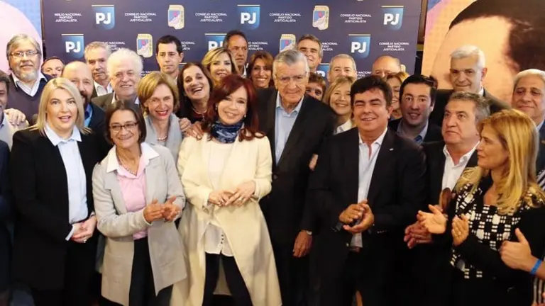 Tras la reunión con Cristina, el PJ busca seducir a Sergio Massa y gobernadores