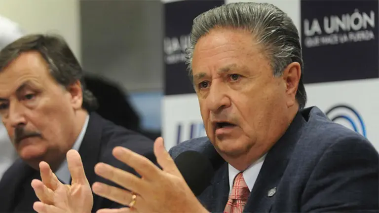 Duhalde se encontrará con Cristina y afirmó que el Gobierno usa "servicios" para "meter causas"